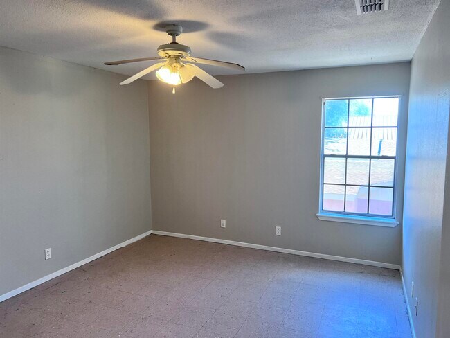 Building Photo - 301 Rio Bravo Dr
