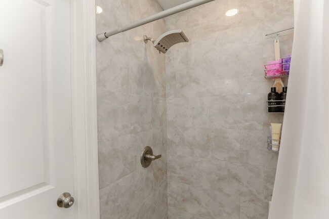Building Photo - Stylish 3-Bed Brick Home in Central VB!