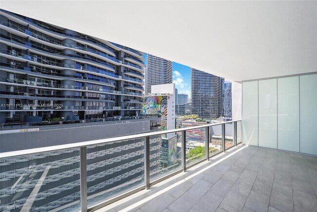 Building Photo - 1010 Brickell Ave