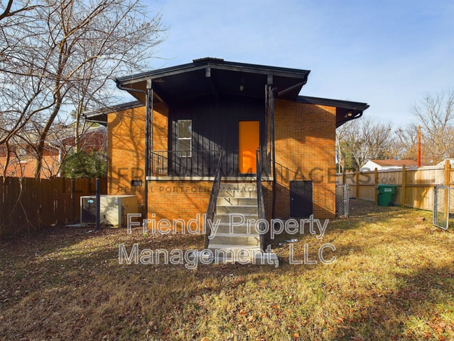 Building Photo - 304 Hobson St