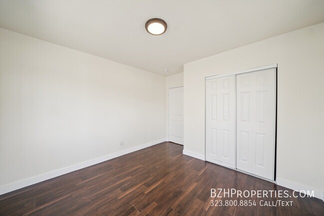 Building Photo - 5393 Romaine St