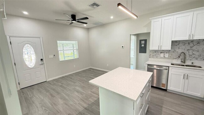 Building Photo - 37542 Eiland Blvd