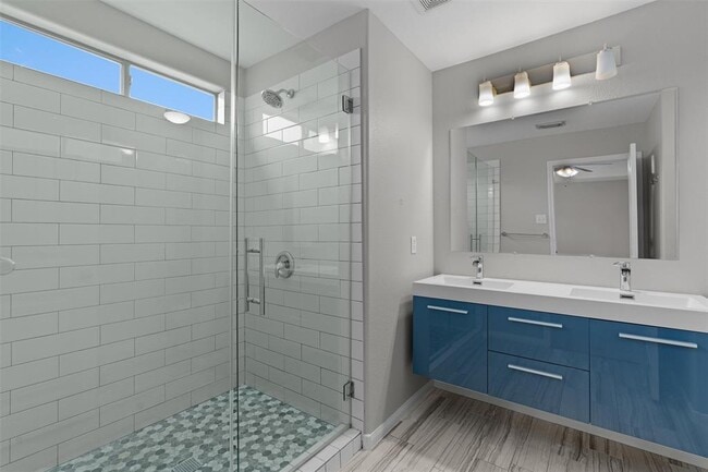 Building Photo - 2240 Independence Dr