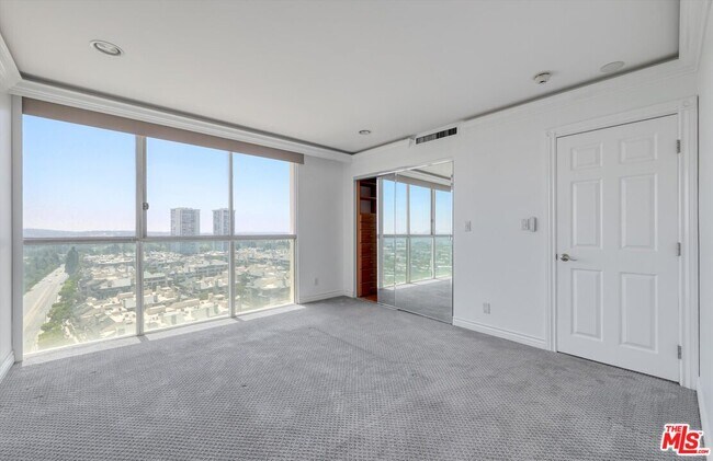 Building Photo - 2170 W Century Dr
