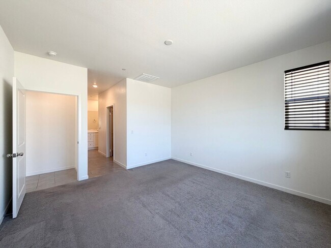 Building Photo - 11596 S Crescent St