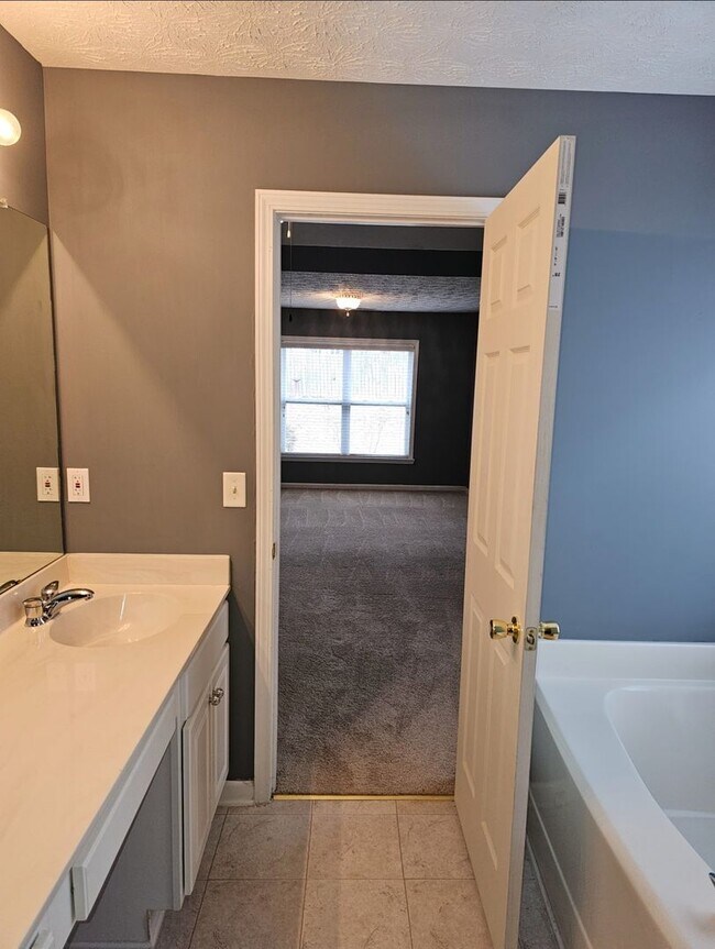 Building Photo - Well Kept Union City Home, 3BR, 2BA