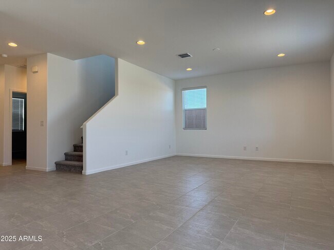 Building Photo - 9544 W Pinchot Ave