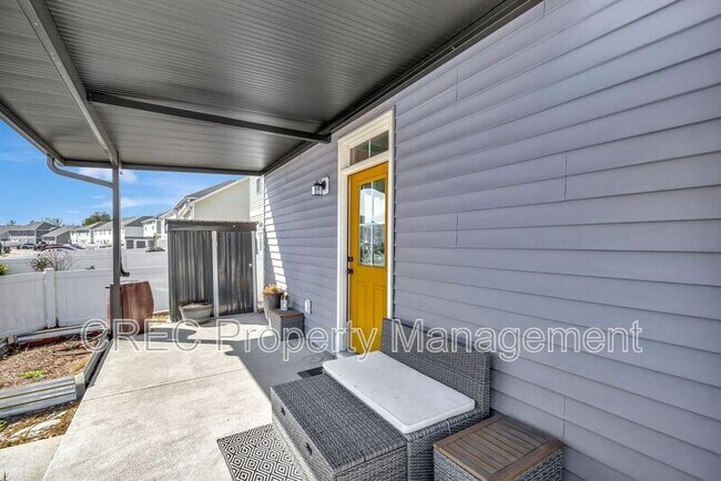 Building Photo - 3988 Hillyard St