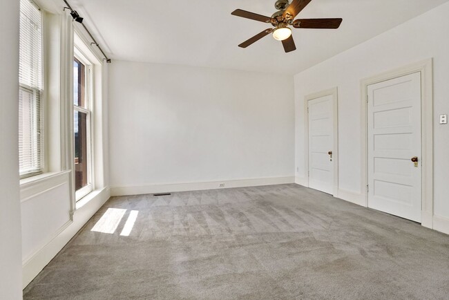 Building Photo - Professionally Managed// 3 Bedroom 2 Bathroom Condo // Kalorama/Dupont Circle// 1 Parking Spot In...