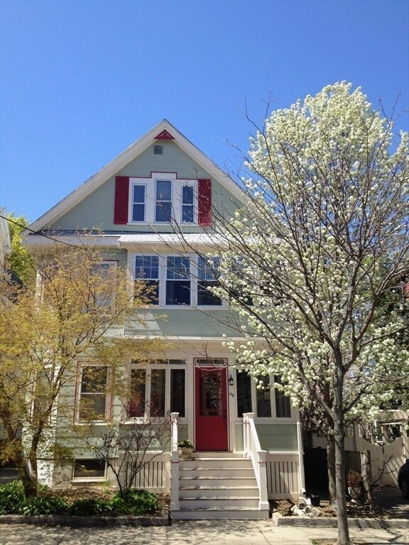 Building Photo - 105 Fayerweather St