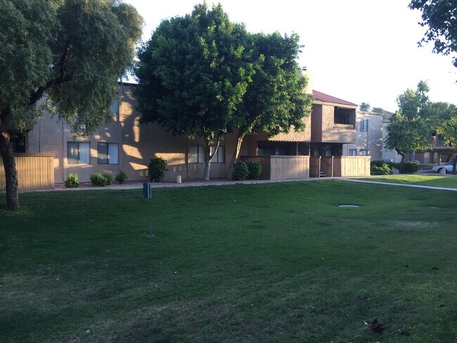 courtyard - 2938 N 61st Pl