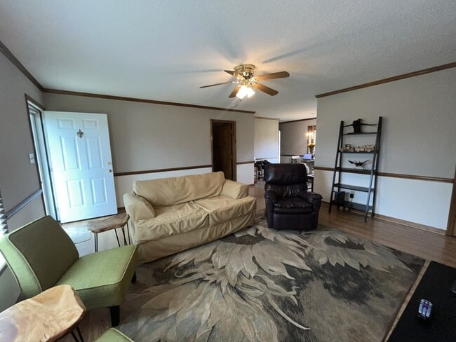 Building Photo - 49 Bay Springs Ct