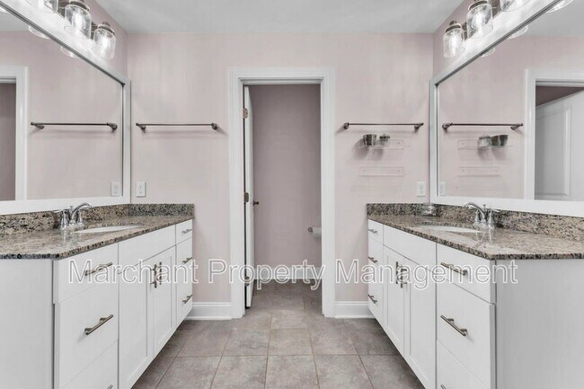 Building Photo - 4 Woodland Chase Ct