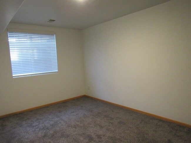 Building Photo - Gorgeous! Spacious Westside Home
