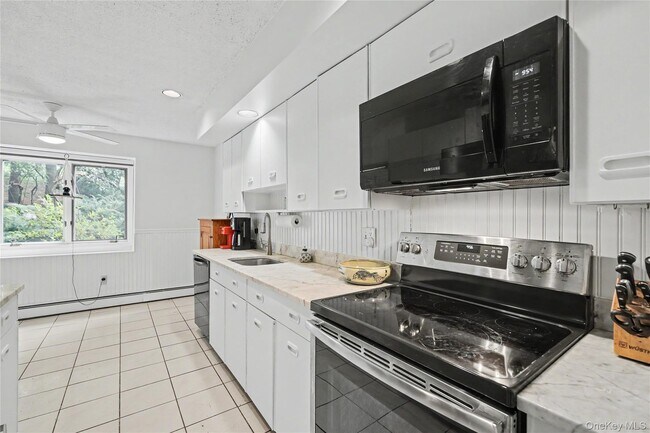 Building Photo - 811 Eagle Bay Dr