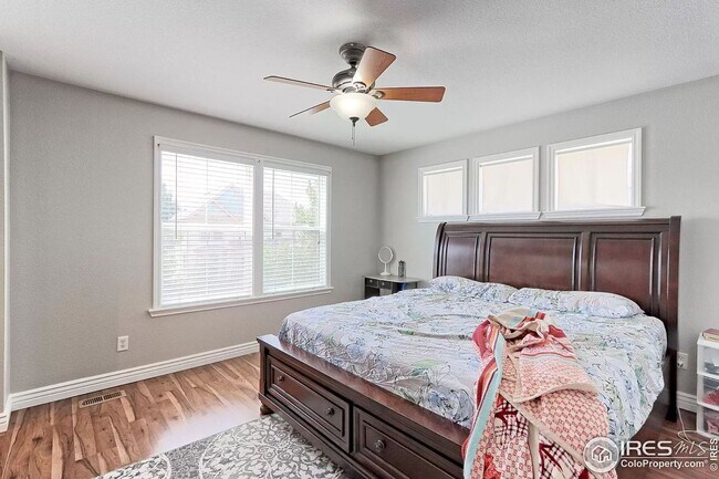 Building Photo - Must see paired home in Coal Creek