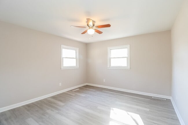 Building Photo - Ready to for Move-In