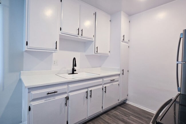 Interior Photo - 18424 Halsted Avenue