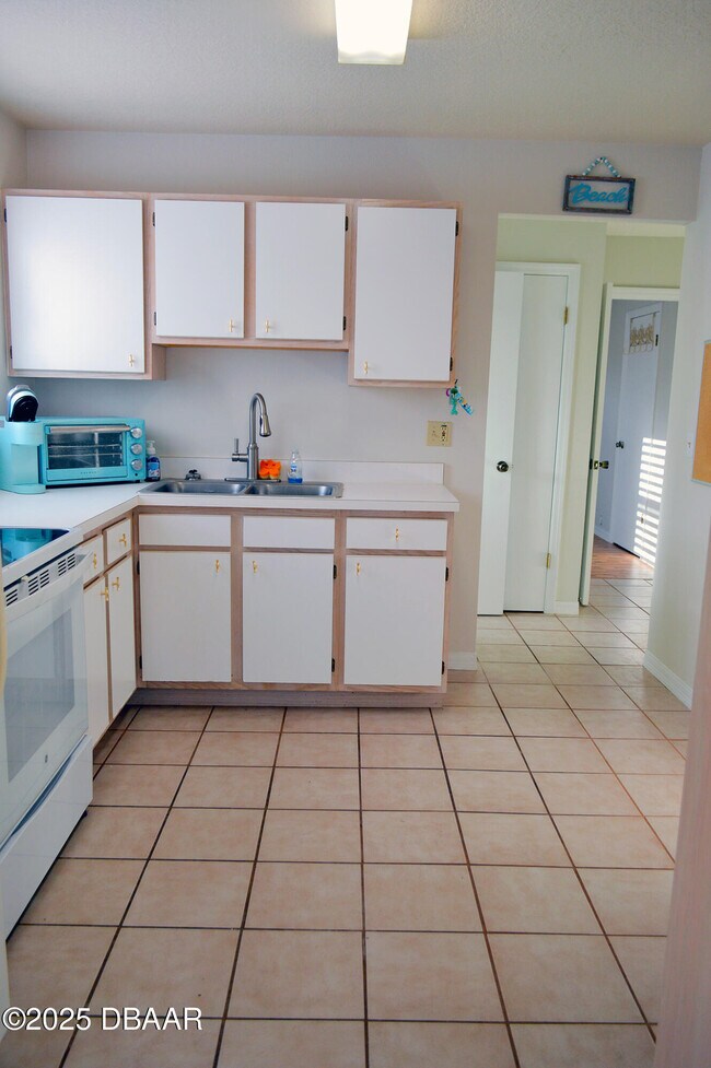 Building Photo - 64 Cardinal Dr