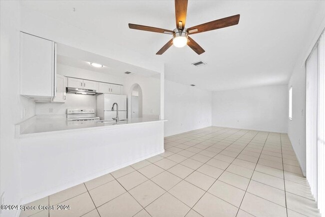 Building Photo - 222 San Juan Cir