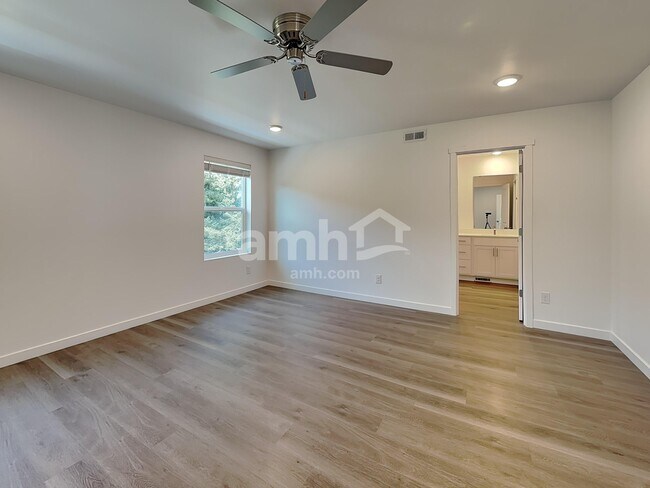 Building Photo - 5334 Turnstone St SE