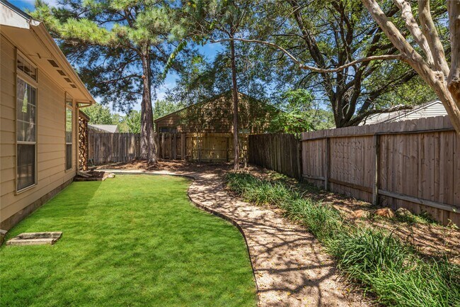 Building Photo - 88 Laughing Brook Ct