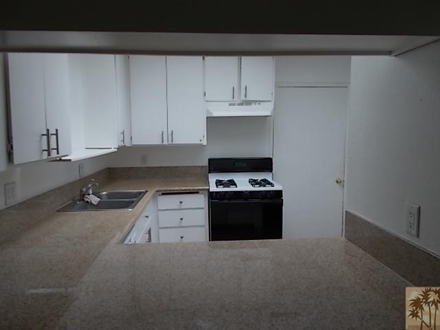 Building Photo - 9774 Palm Dr