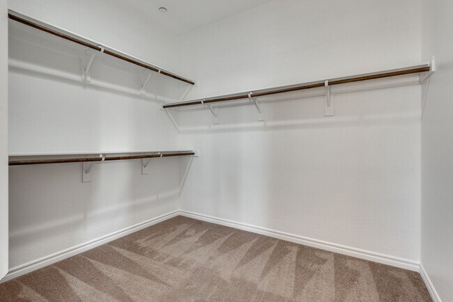 Building Photo - Welcome to your dream home located in the prestigious guard-gated community of Tuscany in Henderson!