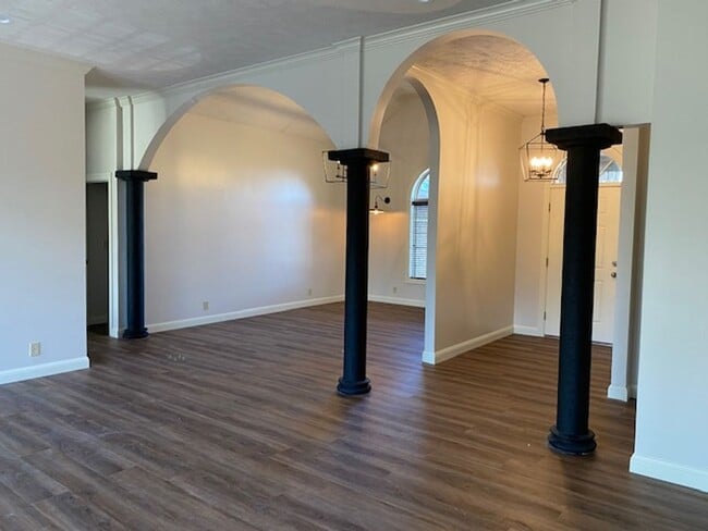 Building Photo - 5117 S Nettleton Ave