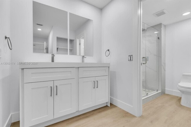 Building Photo - 8535 Casa Del Lago