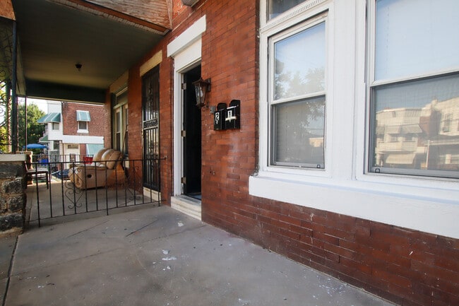 Building Photo - 59 N 61st St