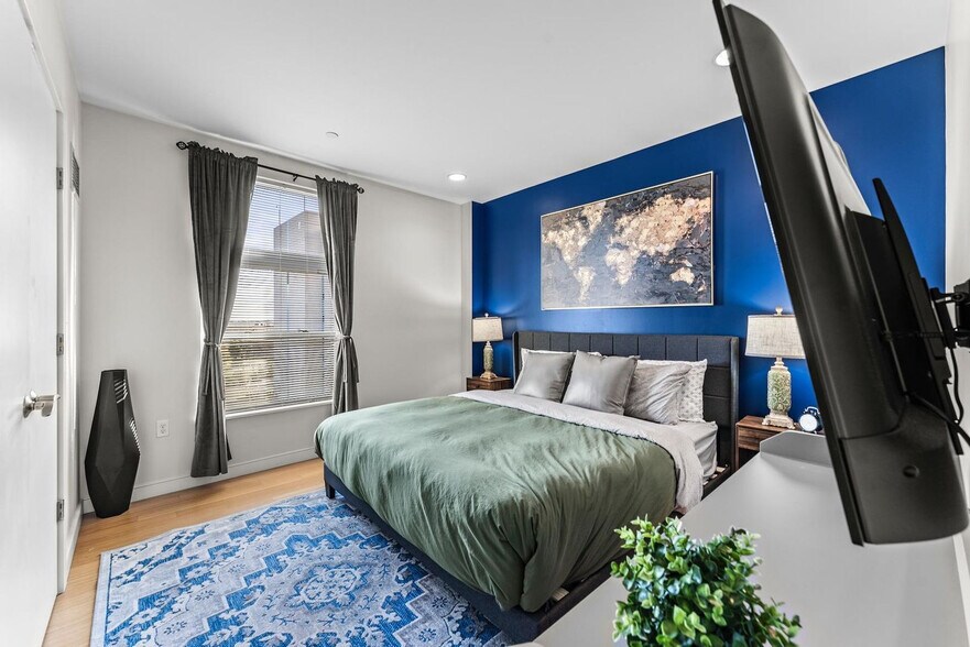 Building Photo - 601 Albany St