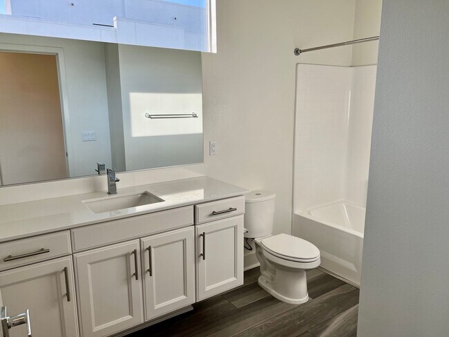 Building Photo - Exclusive Executive Condo in the Heart of ...