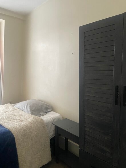 Building Photo - 102 W 3rd St