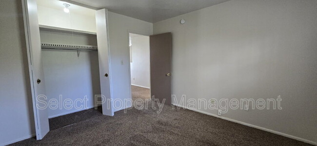 Building Photo - 3839 Sleepy Hollow Ln