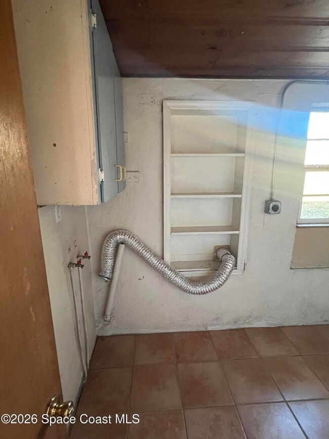 Building Photo - 441 Vickers St