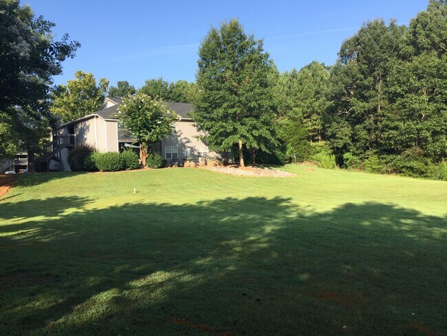 Building Photo - 100H Hidden Creek