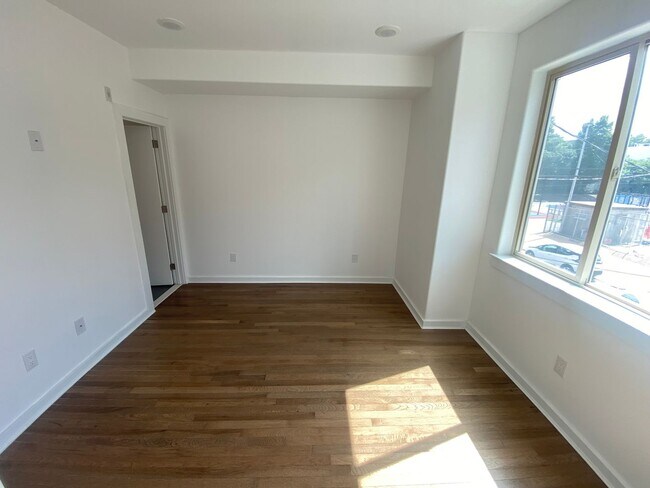 Building Photo - 725 N 39th St