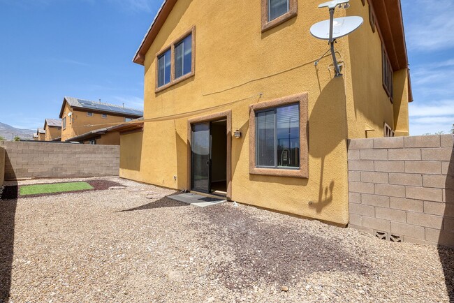 Building Photo - GATED NW HOME - 4 BEDROOMS W/ 1 BED AND BA...