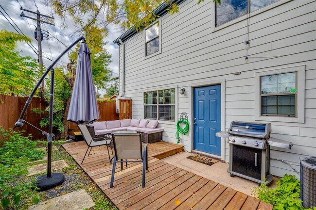 Building Photo - 2101 Polaris Ave