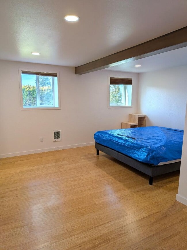 Building Photo - 1221 Toledo St