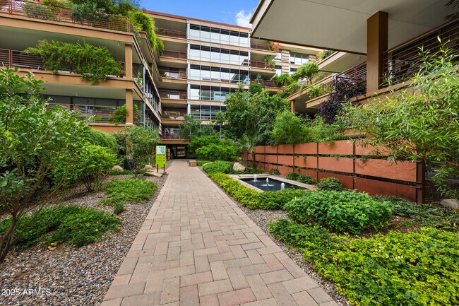 Building Photo - 7137 E Rancho Vista Dr