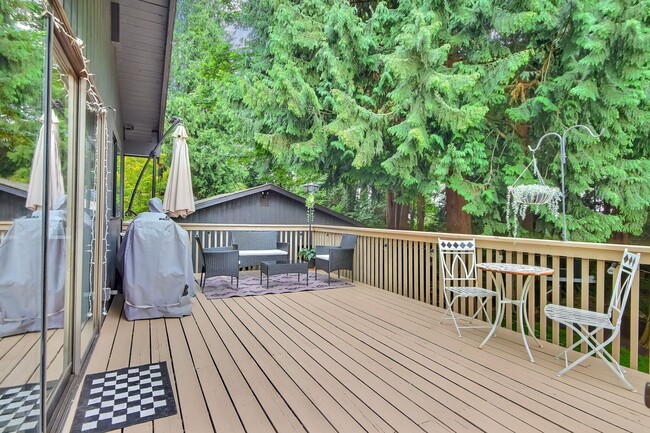 Building Photo - Stunning Home in Lake Stevens