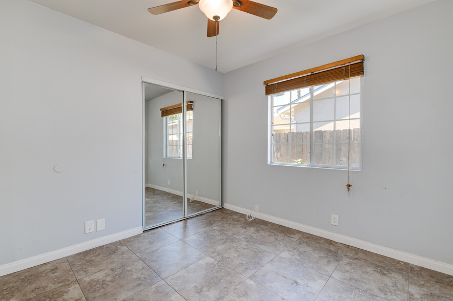 Bedroom - 2363 Fleetwood St