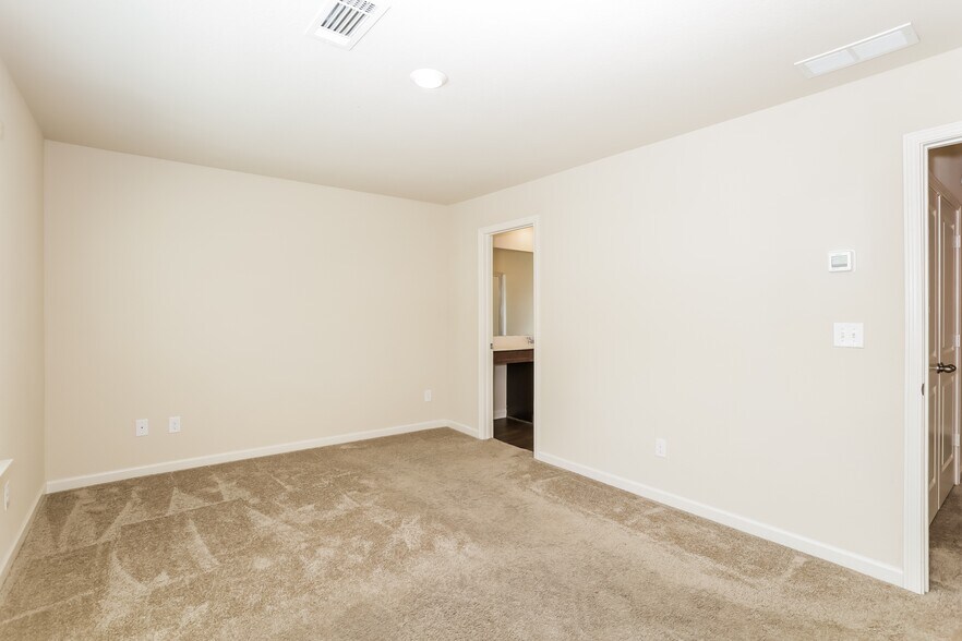 Building Photo - 517 Highwood Ln