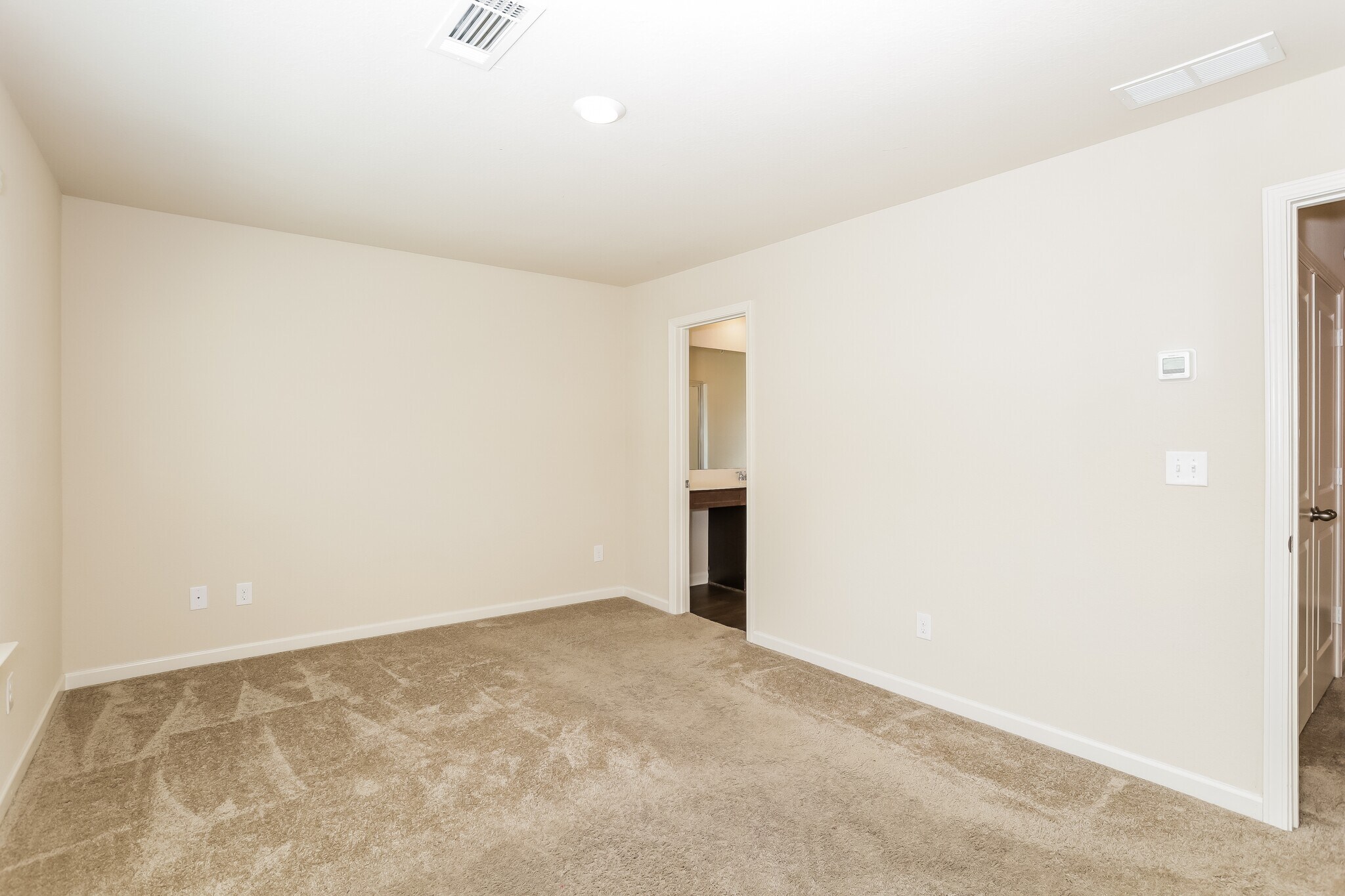 Building Photo - 402 Highwood Ln