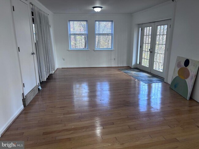 Building Photo - 132 Pinecrest Ln