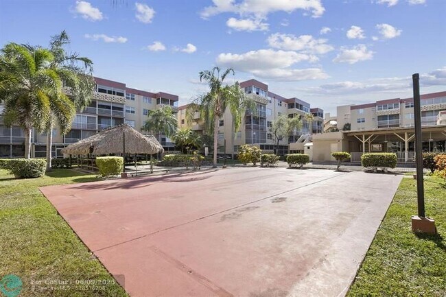 Building Photo - 404 NW 68th Ave