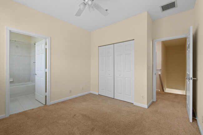 Building Photo - 147 Greenwich Cir
