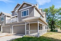 Building Photo - 4 Bed 4 Bath Town Home in Greeley, CO!